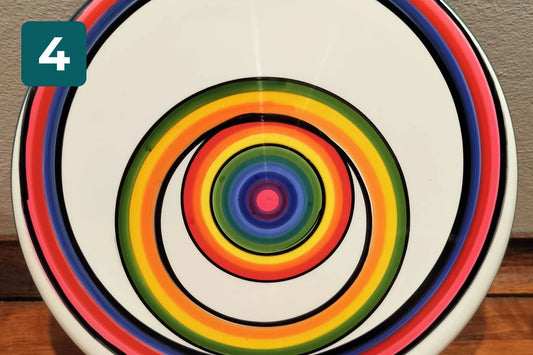 Disc med fargede ringer laget med spin-dye-metoden